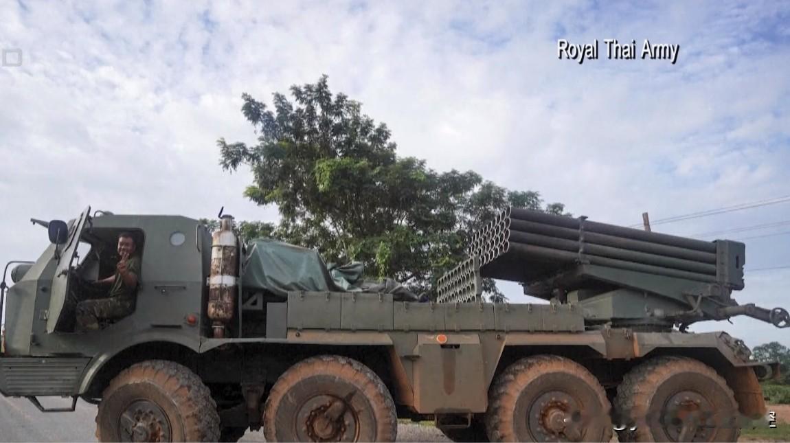 柬埔寨四平民在泰柬边境冲突中丧生！
此前泰国军方称，泰方军人1死8伤；
柬埔寨新