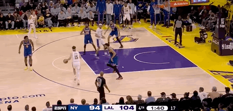 肯纳德！三分！关键球！！！！ 尼克斯vs湖人