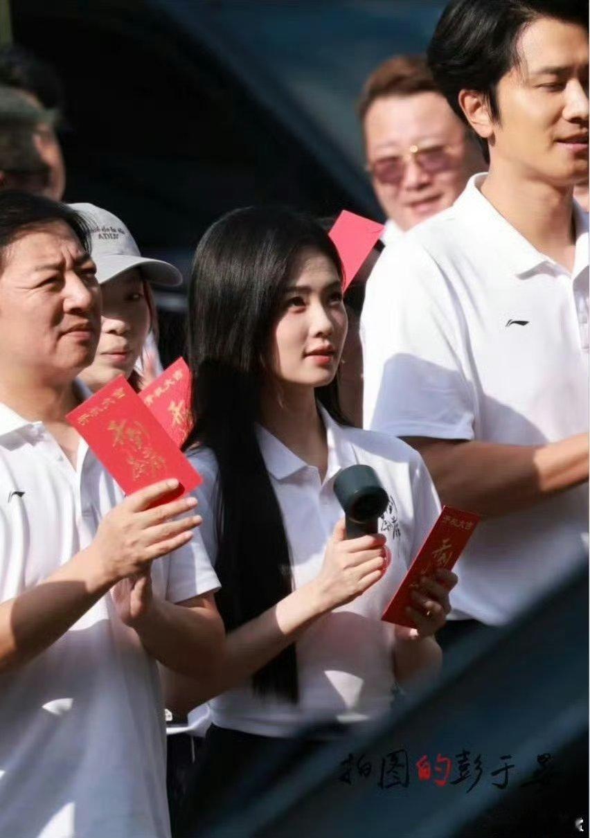 开到茶靡开机路透 2026年7月24日，电视剧《开到荼蘼》在广东佛山正式开机，白