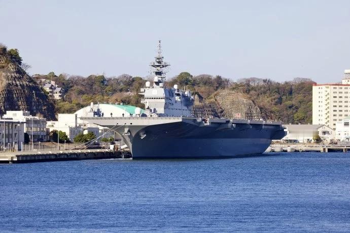 2月8日，据社交网站报道，近日，靠泊在横须贺逸见码头的日本海上自卫队加贺号航母。