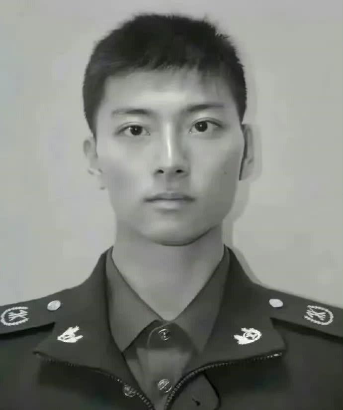 请你停留一秒 向英雄致敬！
向救火英雄汤伟佳致敬！在一次灭火行动中，为了救被困群