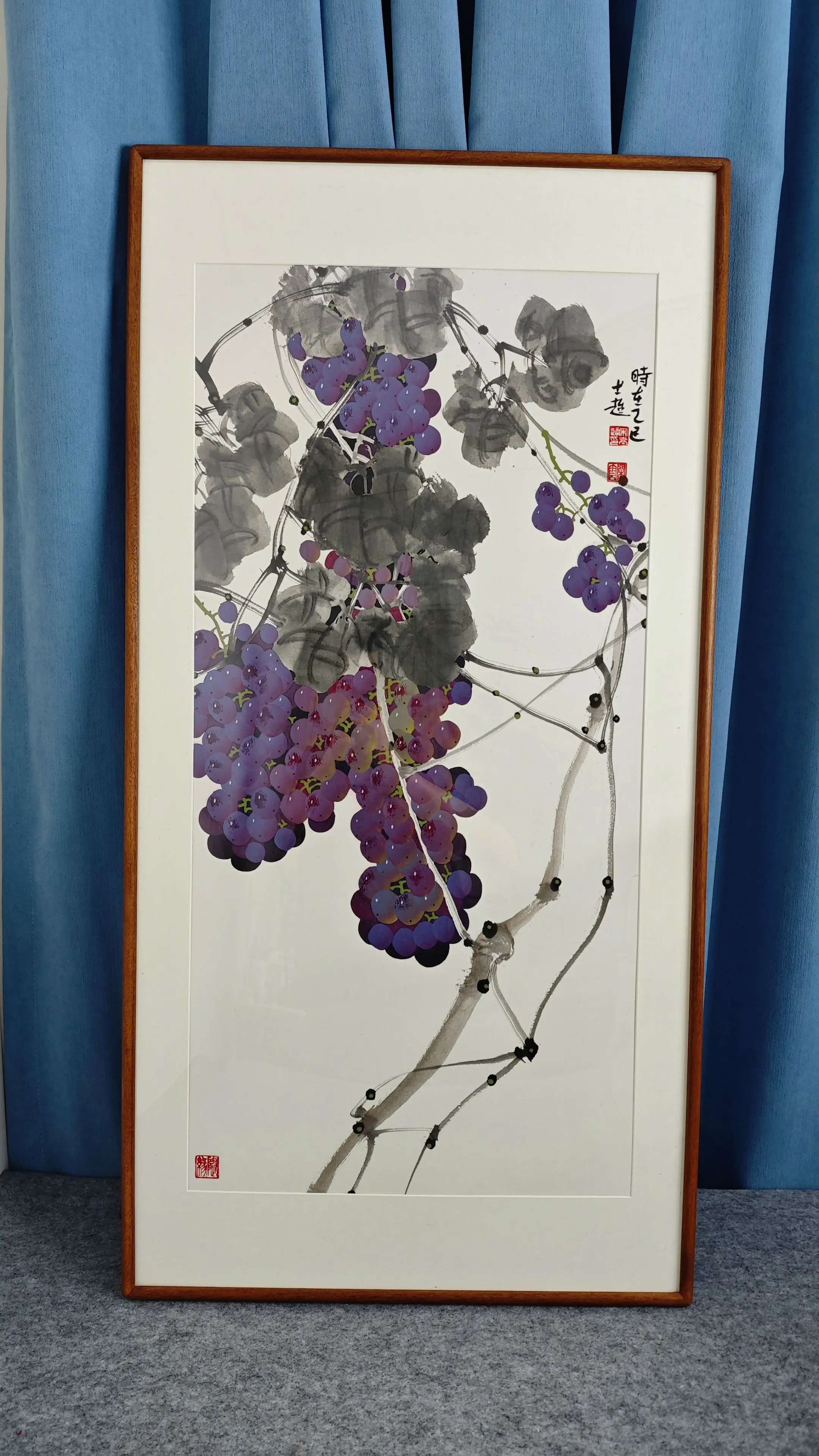 国画葡萄。       三尺葡萄 ，小写意挂霜葡萄 ，硕果累累十里飘香 。
