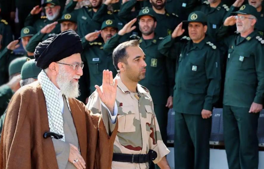 以伊朗现有的实力，不可能打败以色列和美国。但是，伊朗可以通过持久战大量消耗美国的