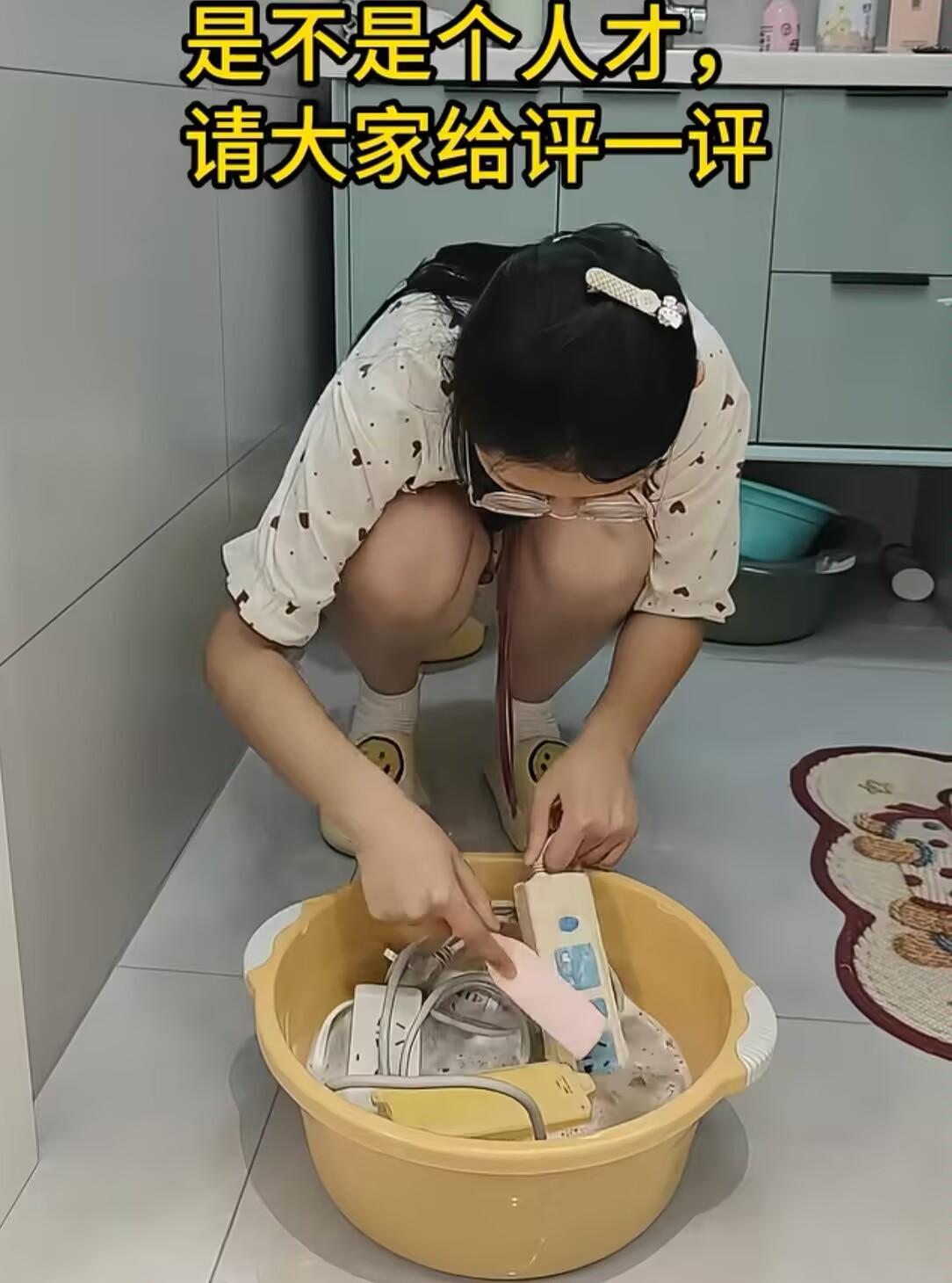 看吧！这就是叫大学生做家务的下场。