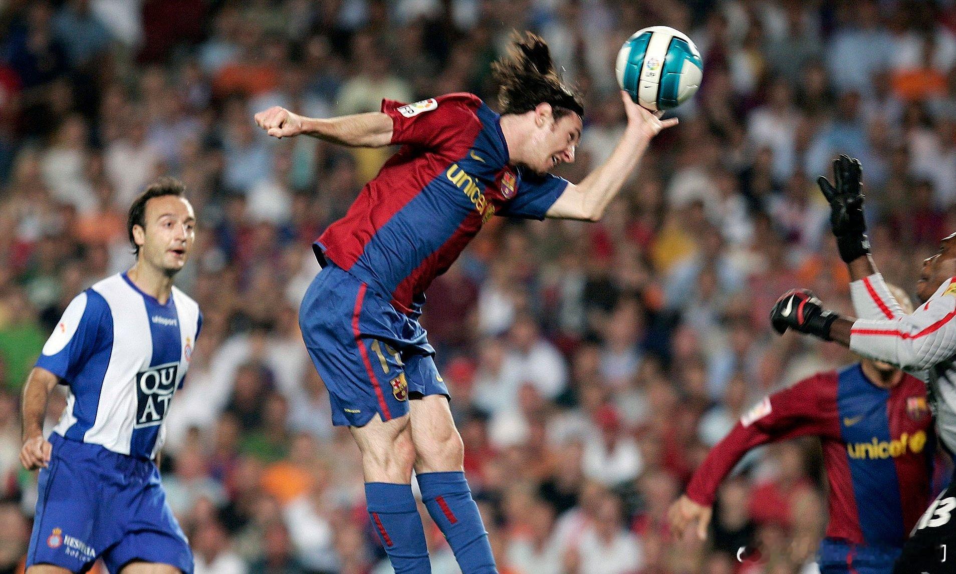 禁止手球。梅西c罗