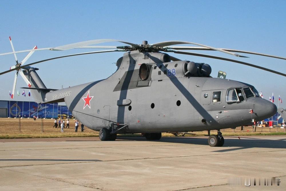 米-26重型运输直升机，可惜至今我国还研制不出来，全重59吨，载重20吨，外挂也