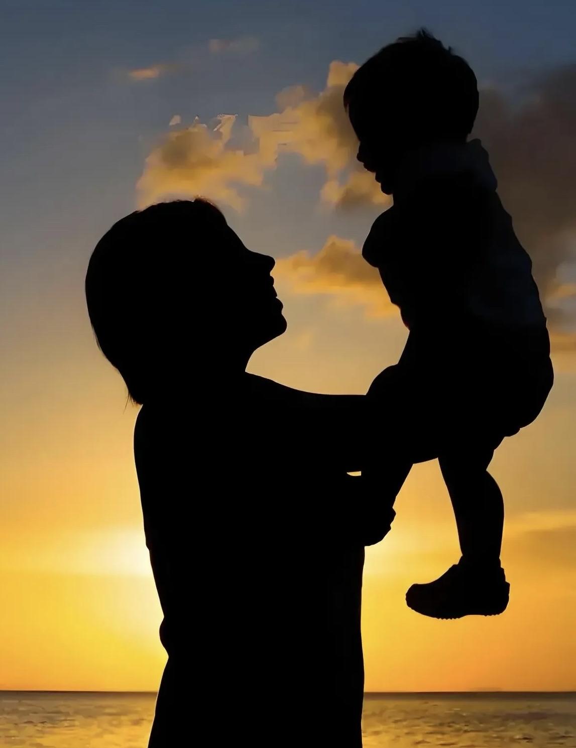 善待母亲
无论和母亲发生什么事情，一定要好好说话，天再高不能压太阳，儿再大不能压