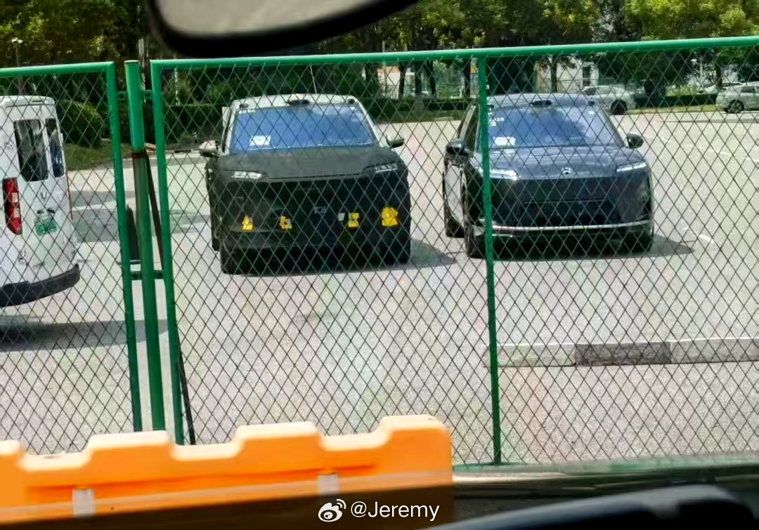比蔚来es8还大一圈，那必然是蔚来es9了。[吃瓜]蔚来 ​​​