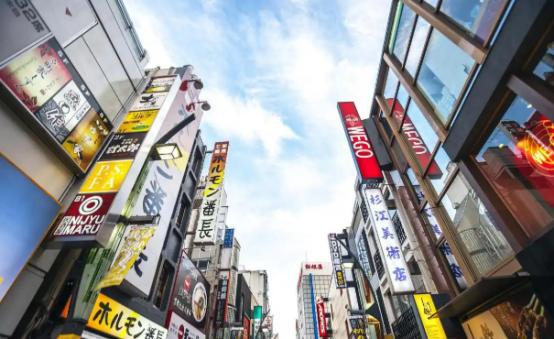 日本经济的问题，早已不是“衰退”两个字能概括的了。最新数据摆在那里：2026年上