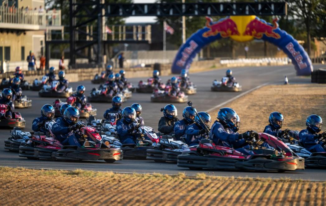 一句话拆解 Max vs100，别只看 “一挑百” 噱头
F1 维斯塔潘 Max