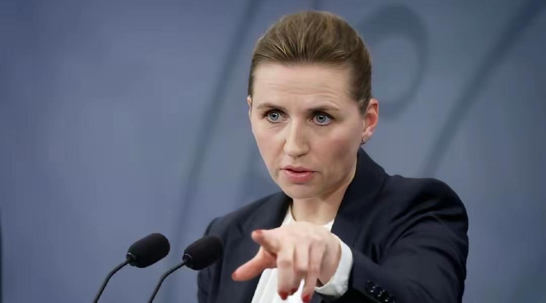 真的好似小丑！2月16日，丹麦首相梅特·弗雷德里克森表示：“我们当初就不应该让自