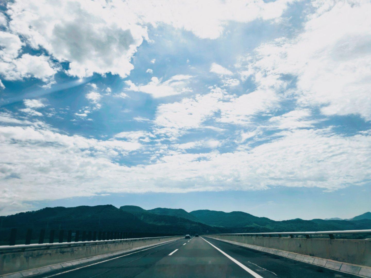 天高云淡，奔赴山海 ​​​