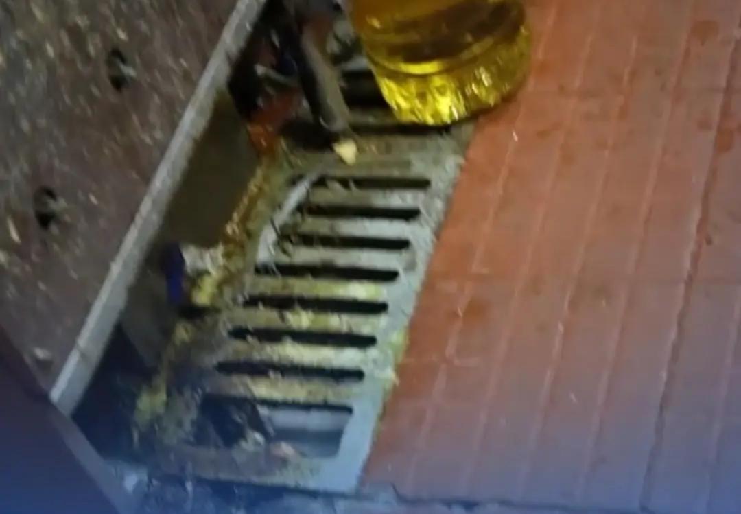 有意思的是，这家店此前靠着“不接受差评”的拽人设在社交平台爆红，各路博主、明星扎