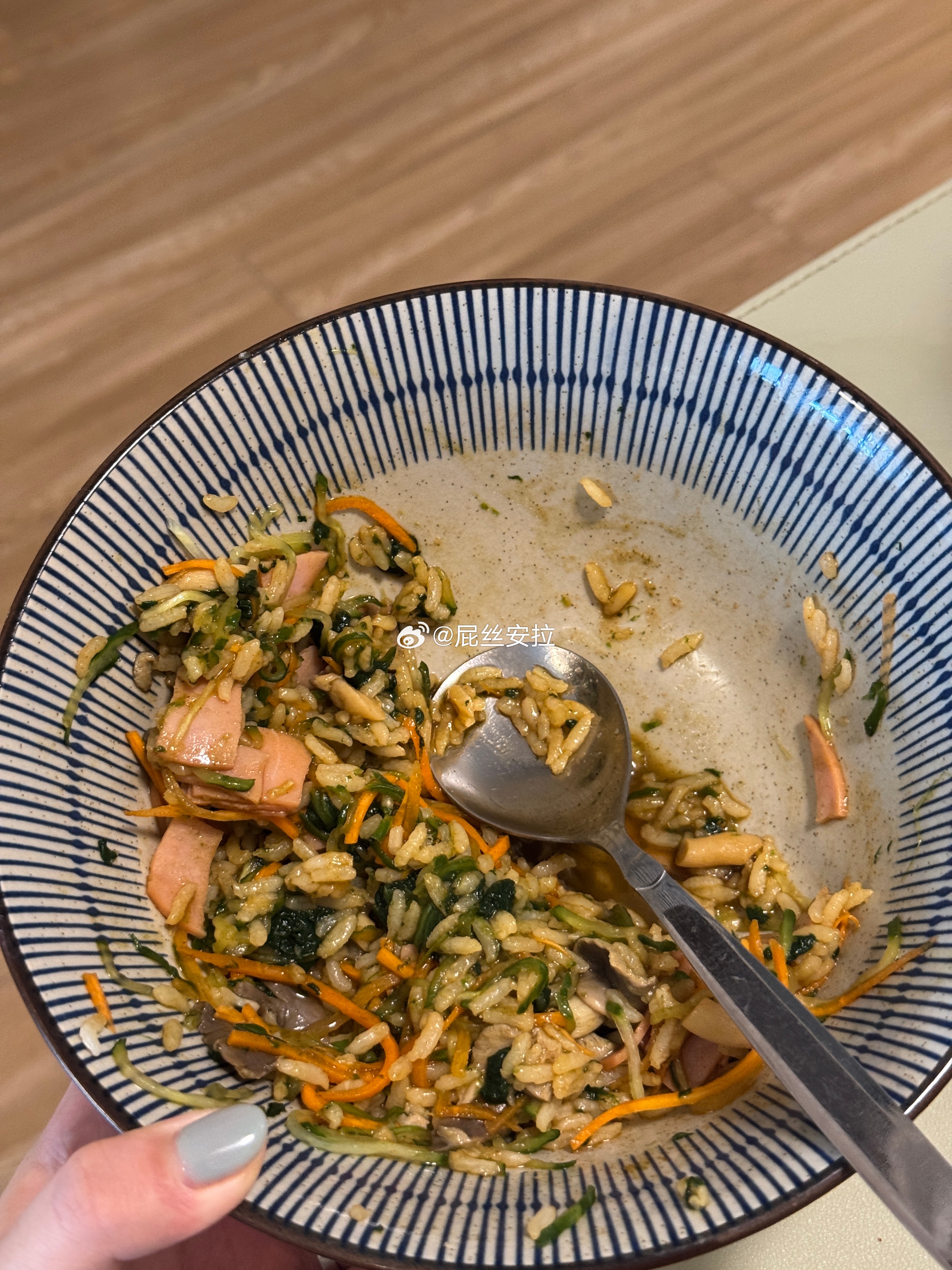 早上多多说要吃拌饭，我让多爸去买的菜，我给他煮了米饭全都弄好了，结果只吃了1/3