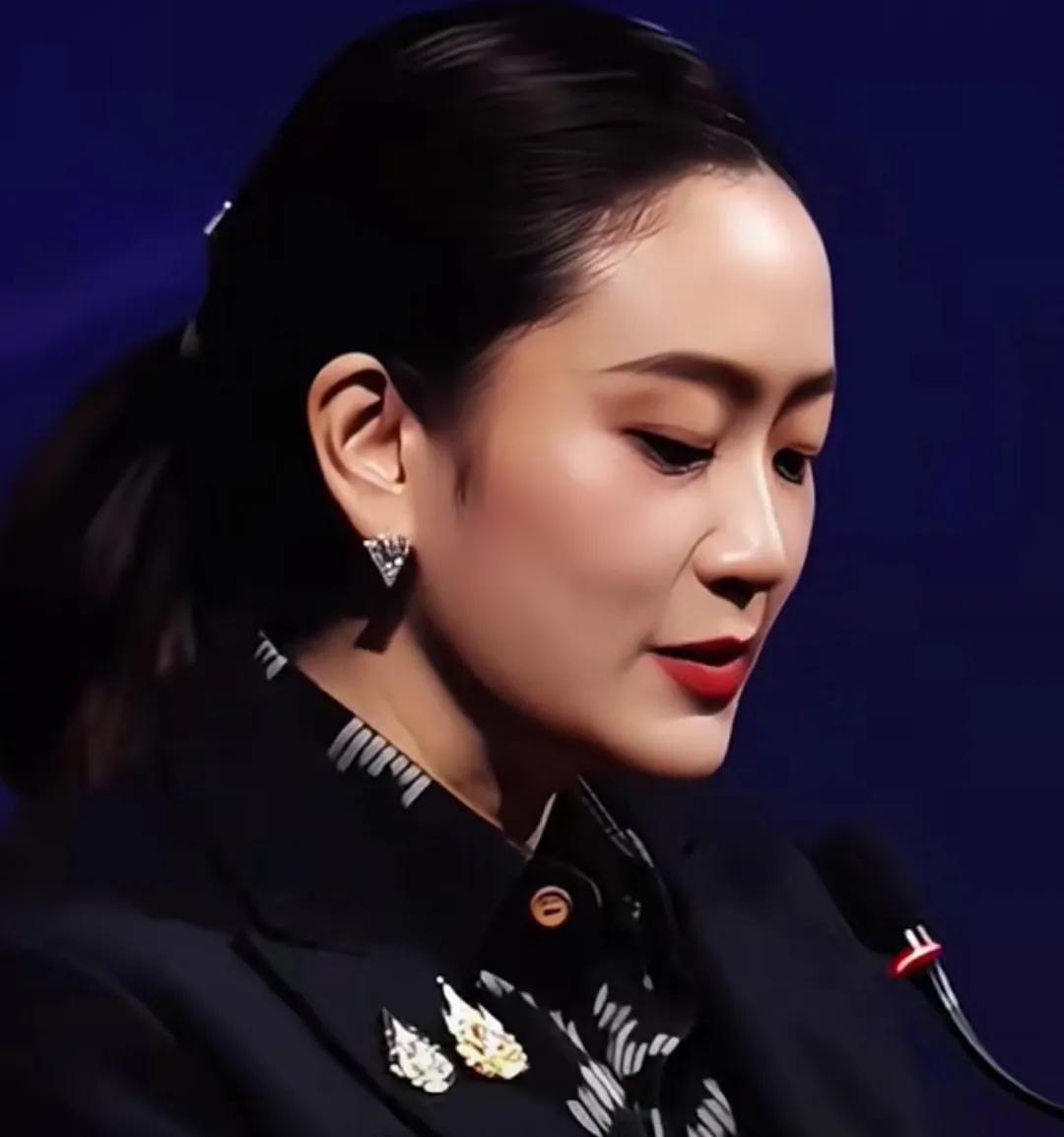 泰国佩通坦“出山”选举演讲。