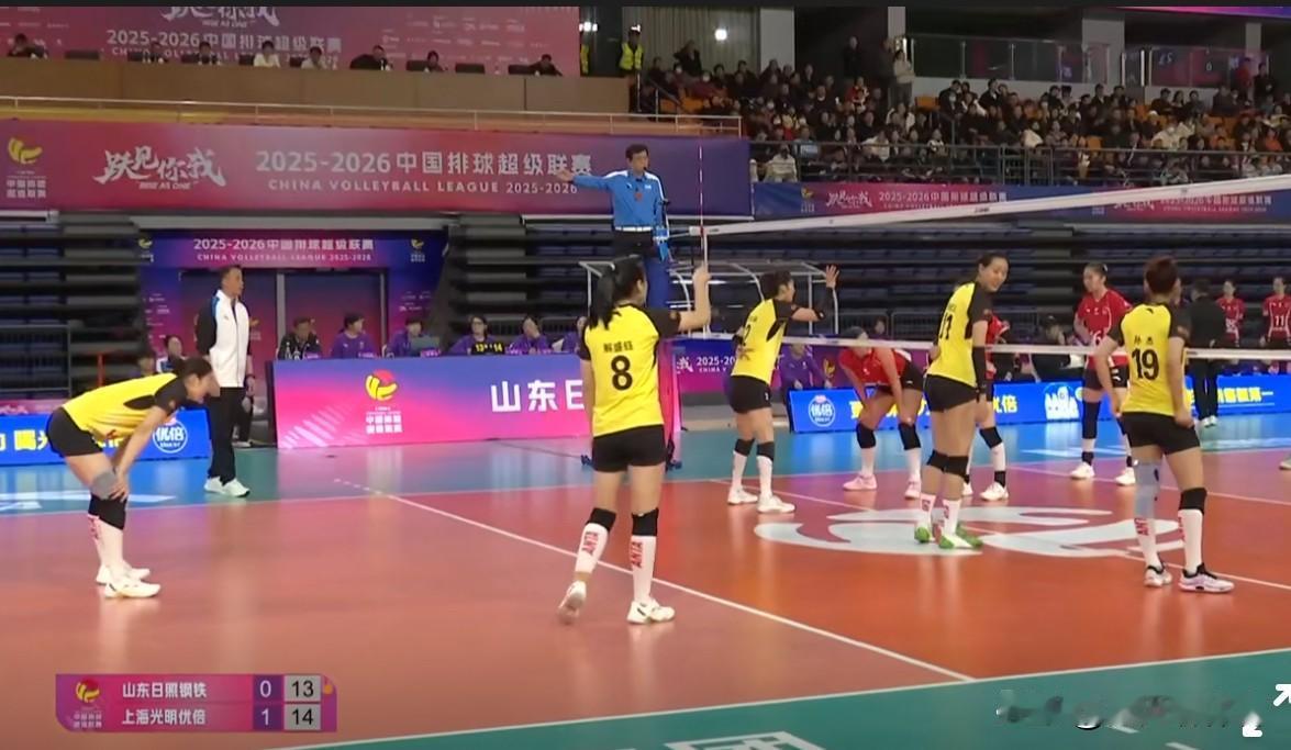 上海女排赶紧给沃龙科娃续约吧，然后把范赖克的那份工资分沃龙一半！上海女排打着打着