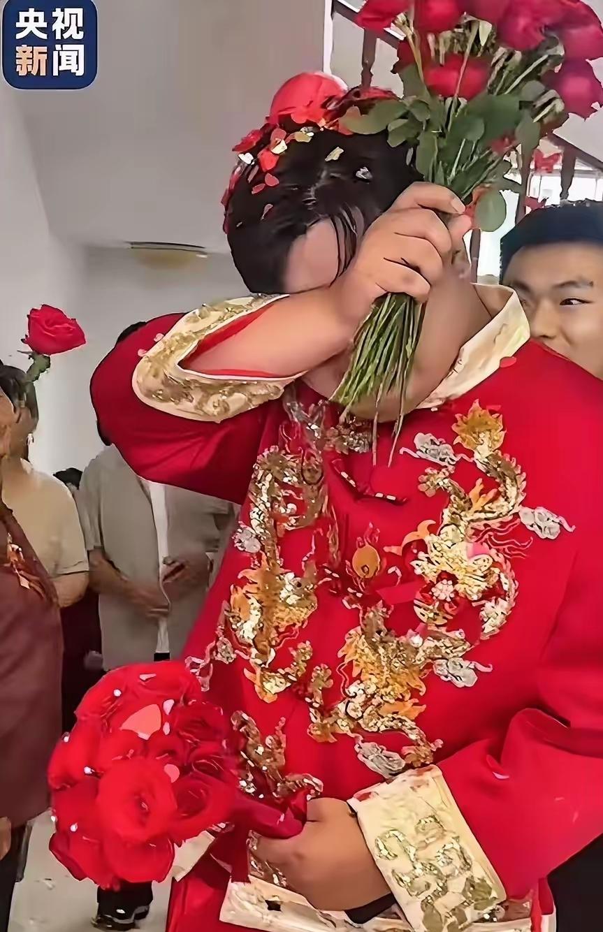 “这个丈母娘，火到央视新闻！”江苏连云港，新郎上门接亲，想过被堵门刁难，但女方家
