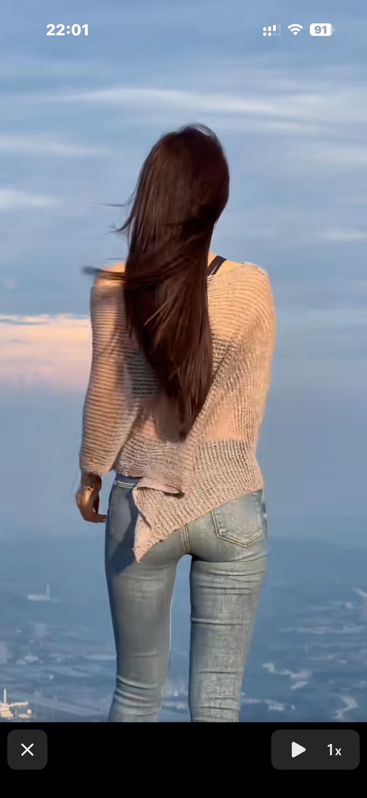 小时侯有个梦想，
长大了要娶一个，长发飘飘，身材苗条的美女，
现在长大了，梦想越