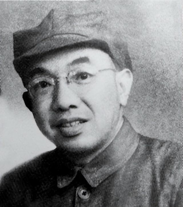 1943年，新四军七师政委曾希圣拉住黄克诚，偷偷对他说：“老黄，我老婆可能是特务