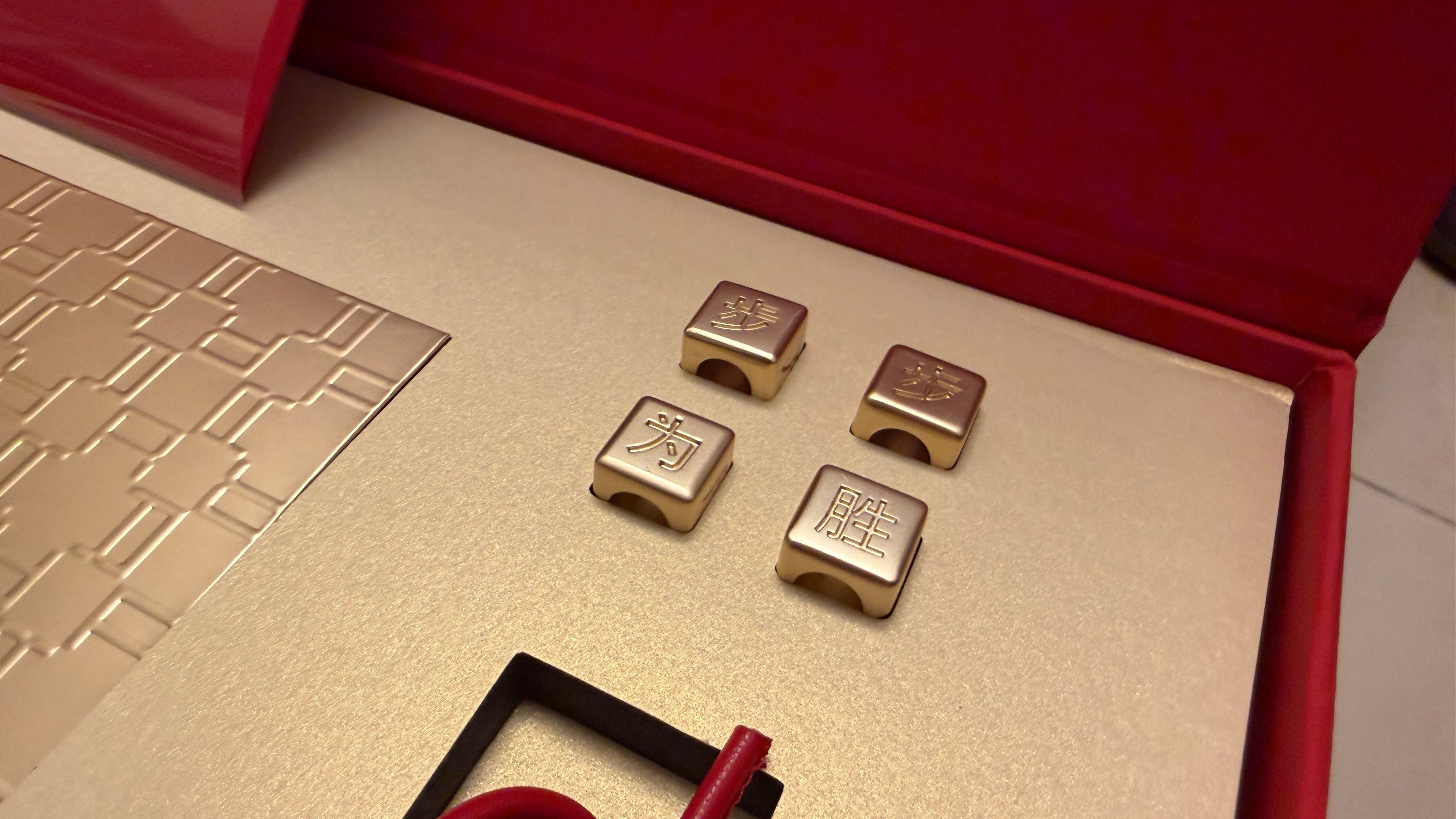 今日份🎁铁粉抽奖🎟️来自捷豹路虎的新春礼盒一只给铁宝们安排上！明天就开，开了