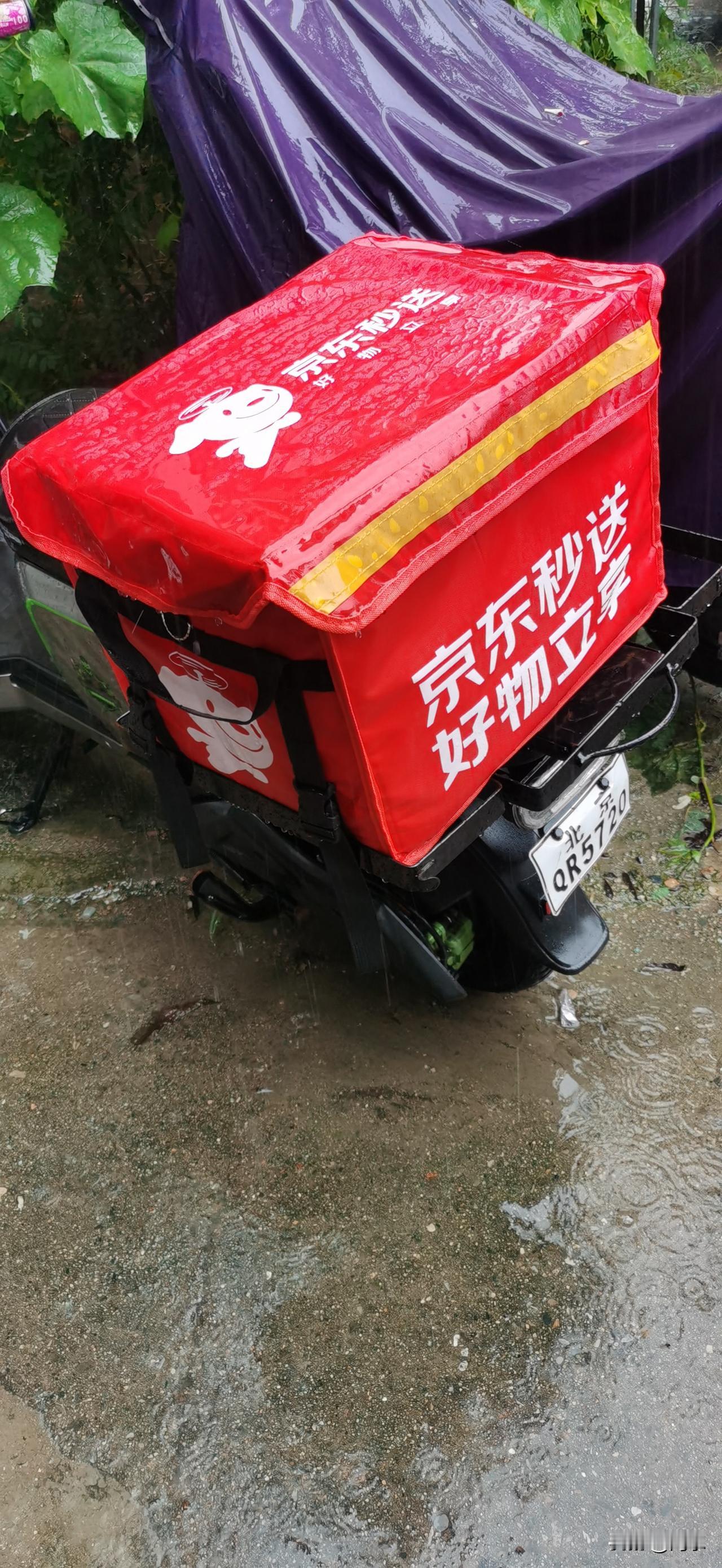 00后小伙跑外卖5年攒下112万，这个是真是假姑且不论，但，完全没有任何借鉴意义