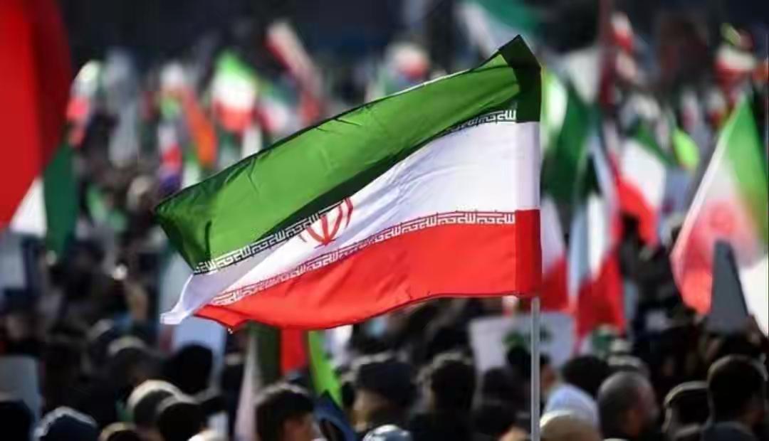 地震了！伊朗要全面梭哈？外国间谍被绞死，特朗普准备B计划
 
美伊对峙持续升级，