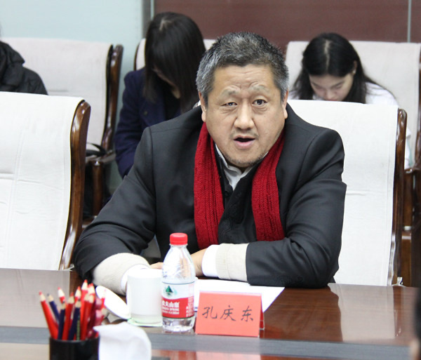 桃李诗社  咏其一未名风卷旧堂开，文胆侠肝任剪裁。醉里谈文真率在，一肩道义出燕台
