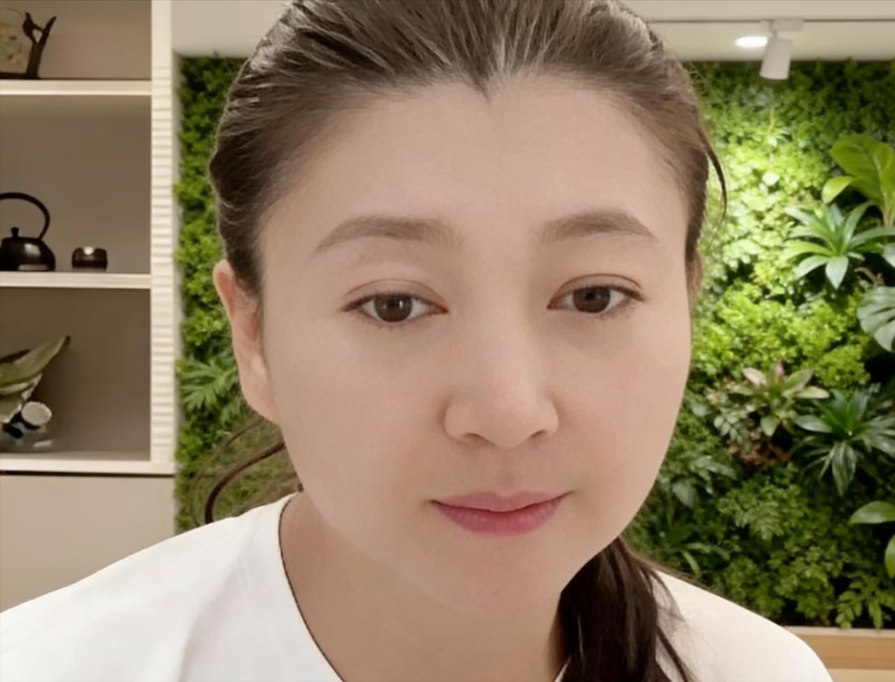 “明星卖货，凭啥比超市贵一倍还敢怼人？”这话一出，闫学晶的直播间直接炸了。

 