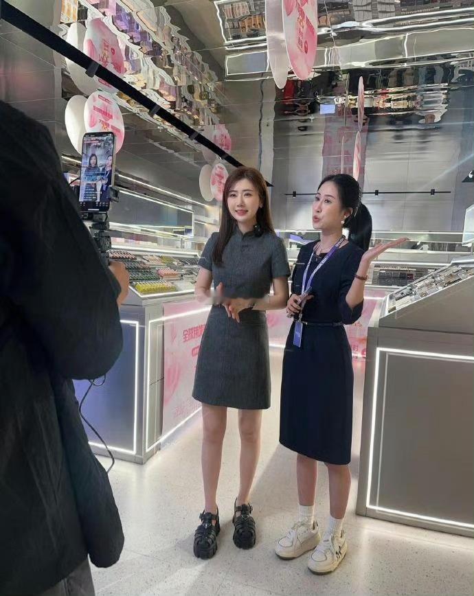 离婚后的福原爱竟然这么瘦，我一直以为她有点胖呢  