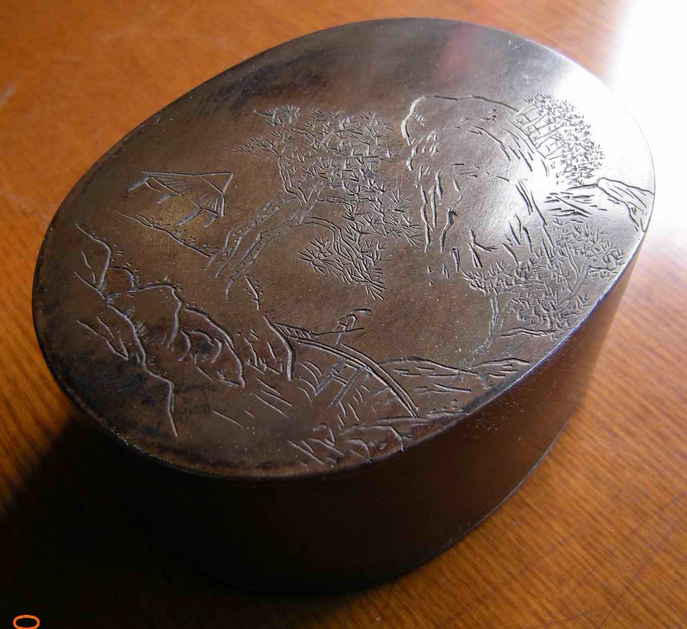 清中晚期. .天包地型刻铜山水纹墨盒一件尺寸：长85MM宽64MM厚34MM。品