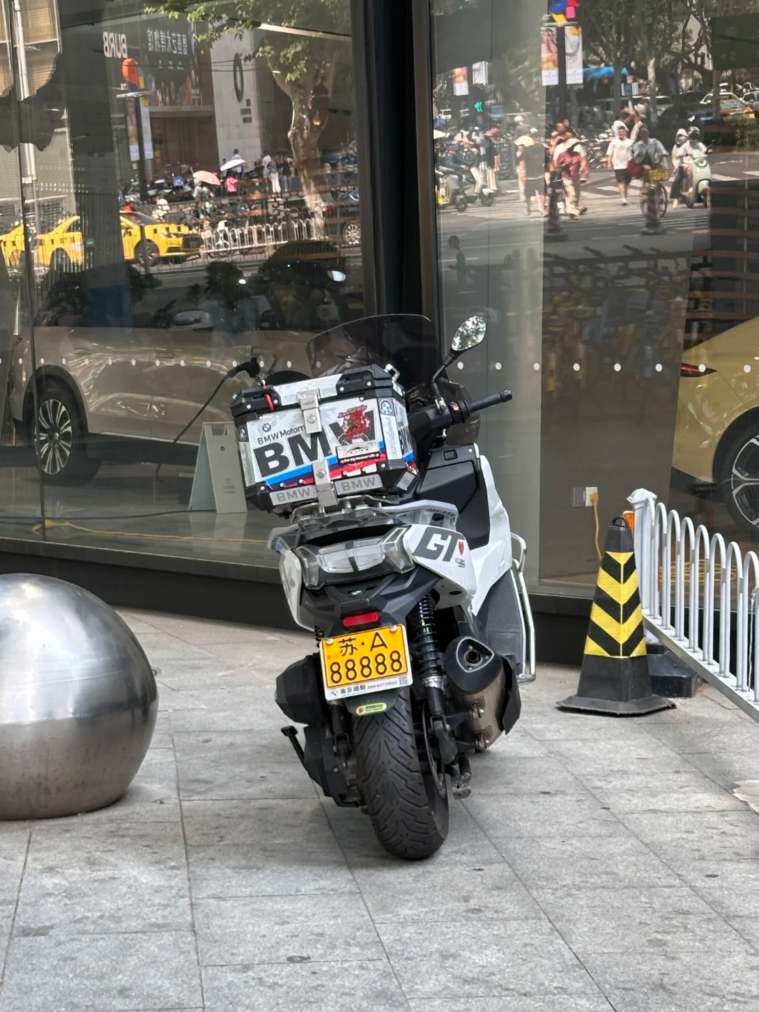 南京摩托车大牌现在行情价9万多，不知道这种连号要翻几倍？ ​​​