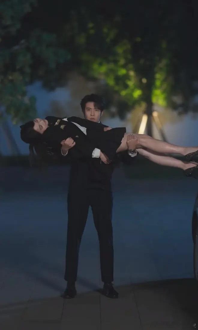 短剧的公主抱太考验女主的核心了 