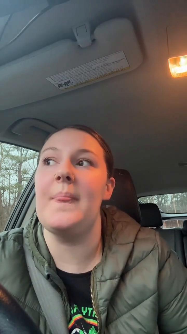 连开12小时优步。
我刚连轴转跑了12小时优步，你们猜我赚了多少？中间大概歇了一