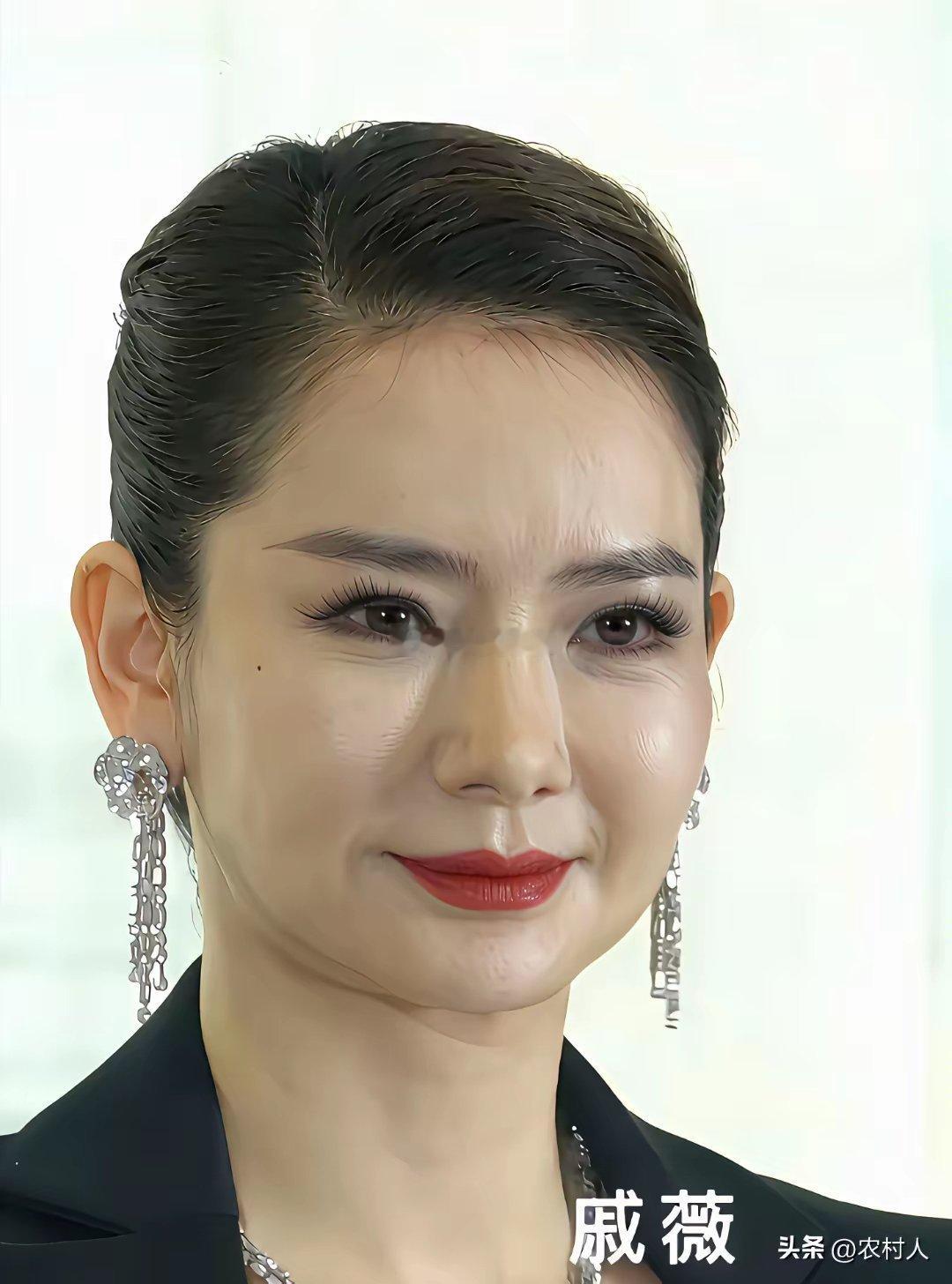 明星即便化上妆，没有美颜滤镜的加持和普通人一个样 