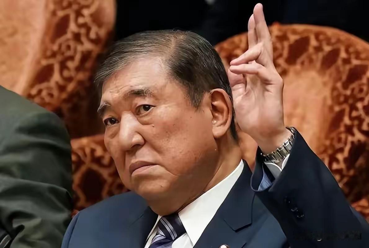 日本前任首相石破茂说：“在强者面前卑躬屈膝，在弱者面前颐指气使。这就是当前日本人