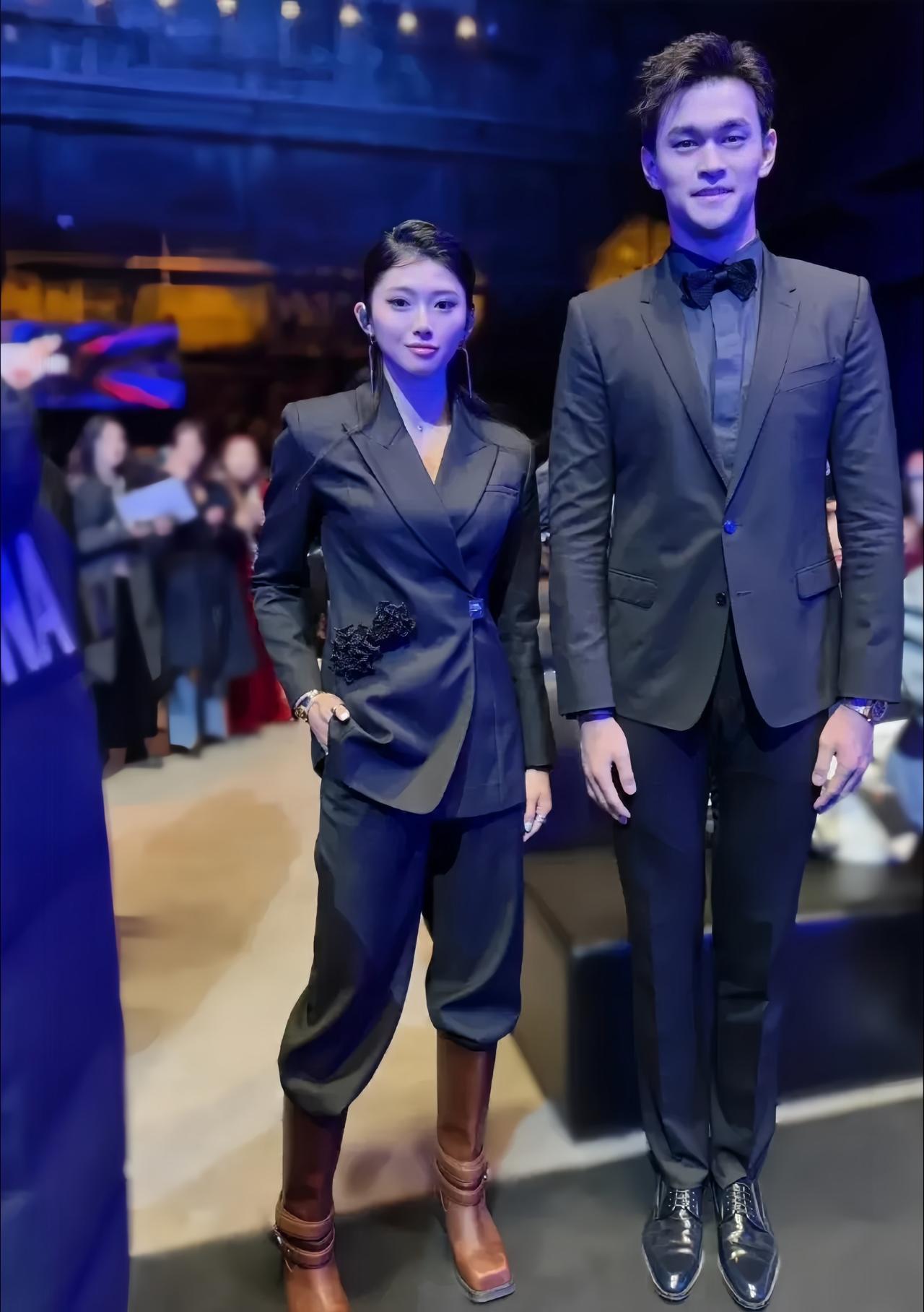 孙杨与吴艳妮活动旧照，一位是水里游的，一位是陆地上跑的，比拼的就是速度，都是运动