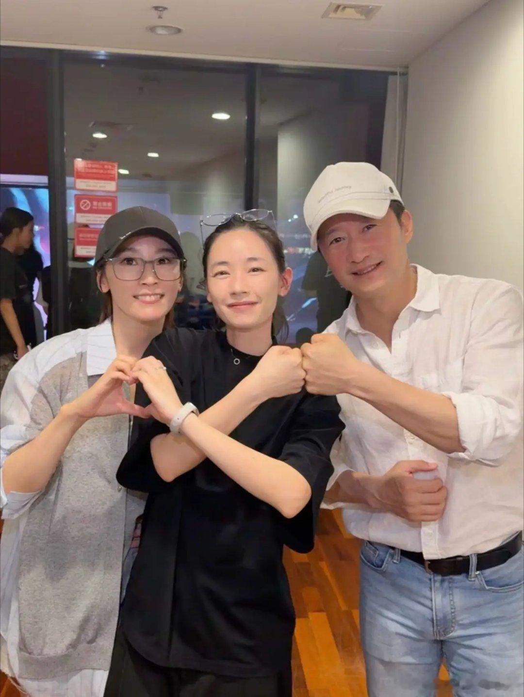 谢霆锋的演唱会嘉宾阵容强大！除了女朋友王菲来捧场，原来还聚集了这么多娱乐圈的知名