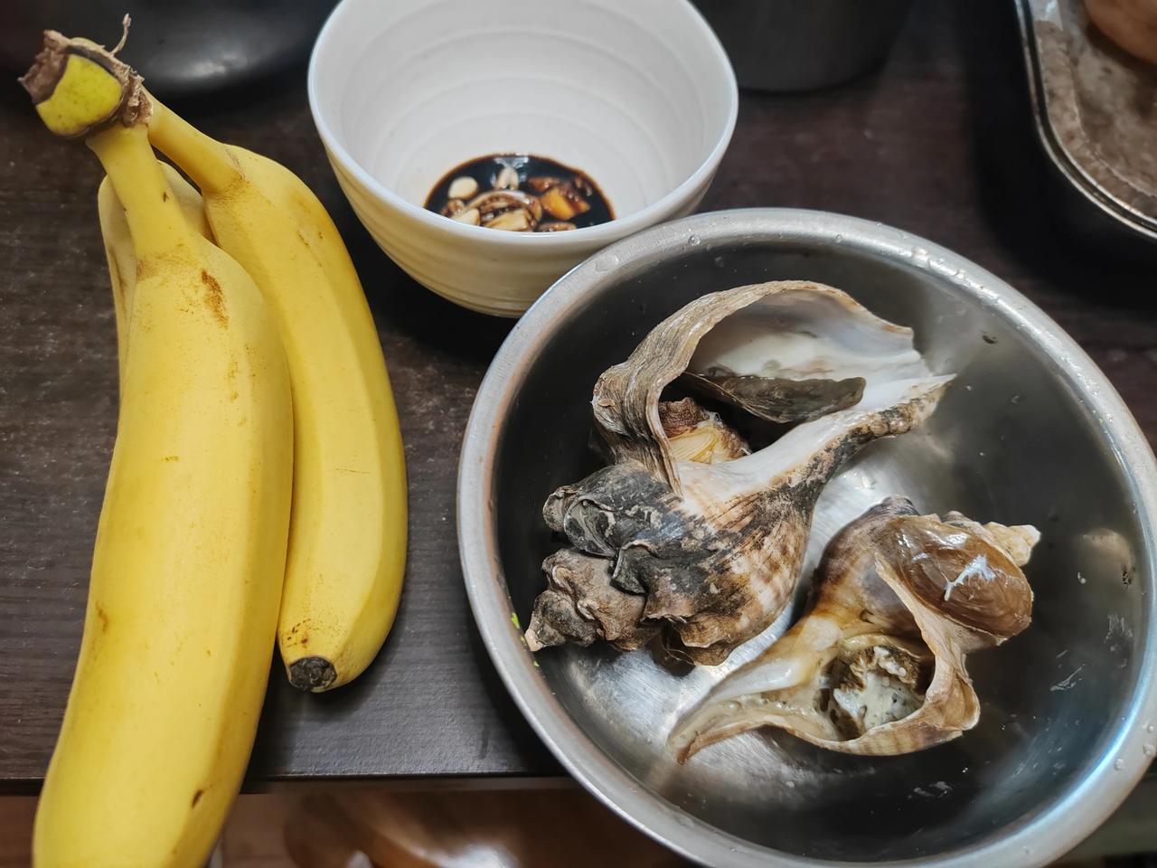 今天很冷
福州马拉松比赛开始！
今天周日，不用上班。
买了两个大红螺，犒劳自己。