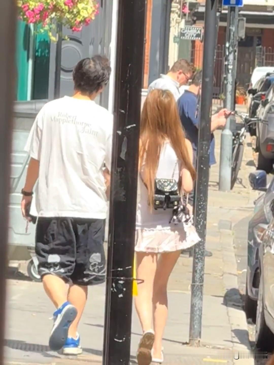王思聪带懒懒伦敦游玩……

看到多位网友在英国遇到王思聪和懒懒，偶遇两人去了大英