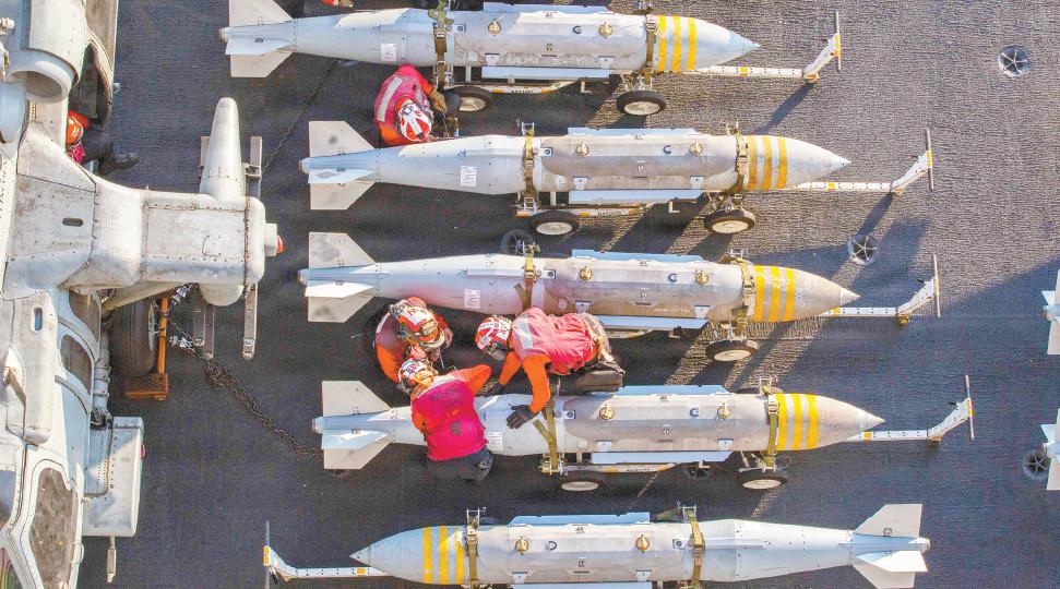 如果美国每天打伊朗100枚导弹，美国库存多久会见底？
很多人以为美国导弹是“无限