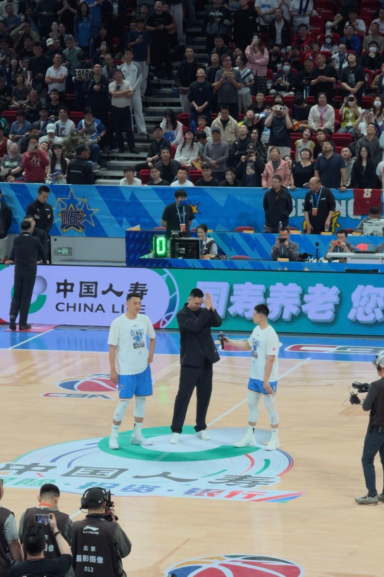 这哥仨也是不少球迷的青春了～ 朱彦西退役仪式