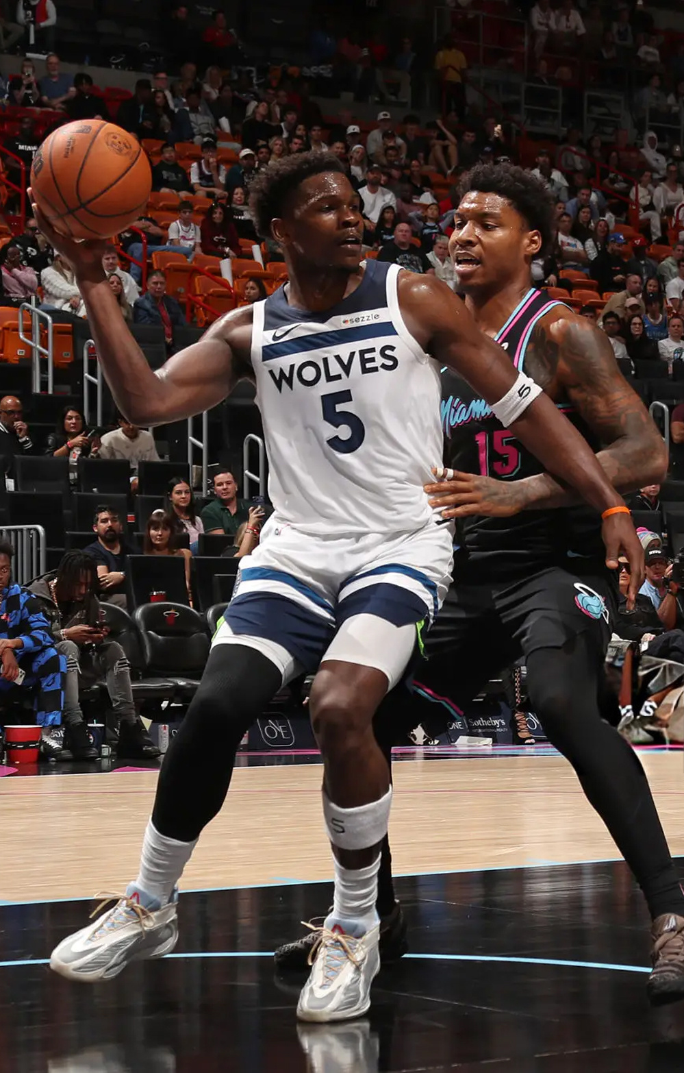 华子 · adidas AE2 马年登场38分钟 19投10中 33分 3篮板 