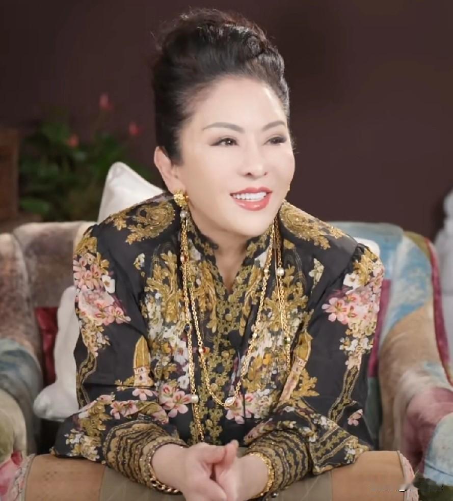 向太说女人有的时候不要太虚荣，也不要太顾面子，一定要经济独立，不管你长的多漂亮，