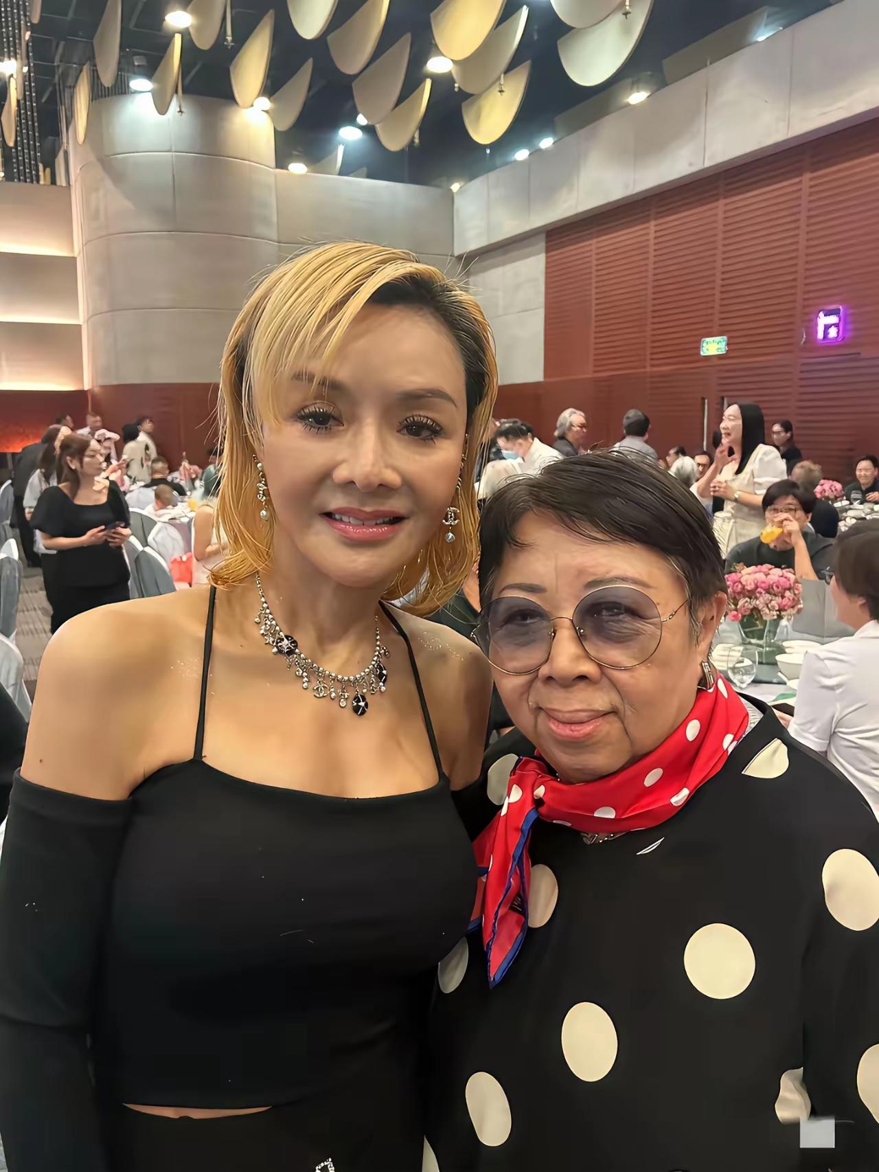 万万没想到啊！不得不说，岁月果真不饶人，曾经的一代宅男女神，也老成这个样子了，差