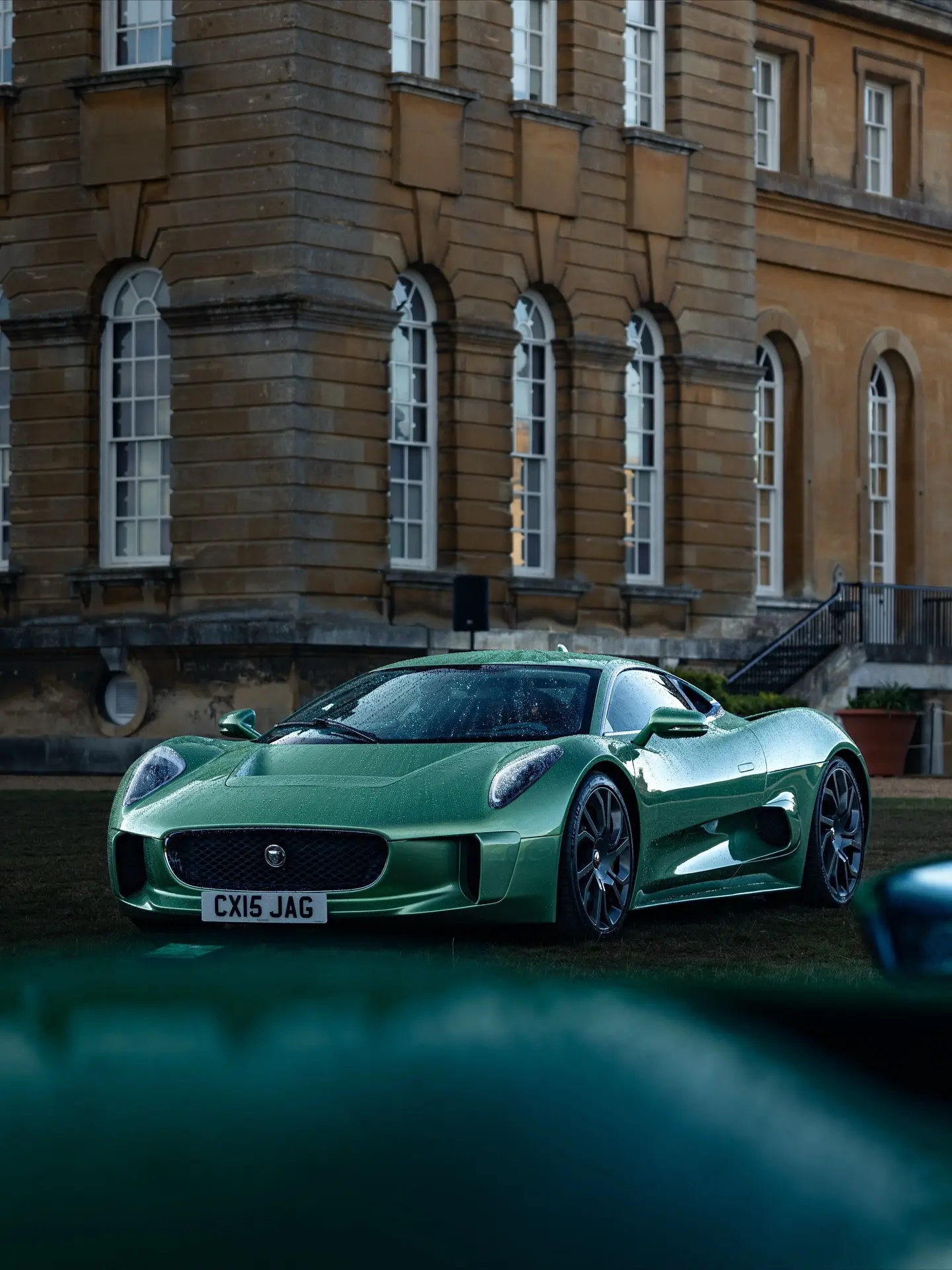 Jaguar CX75，反派狠角色。