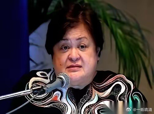 菲律宾干了件全世界没一个国家干过的事。他们直接宣布，国家进入紧急状态。不是因为战