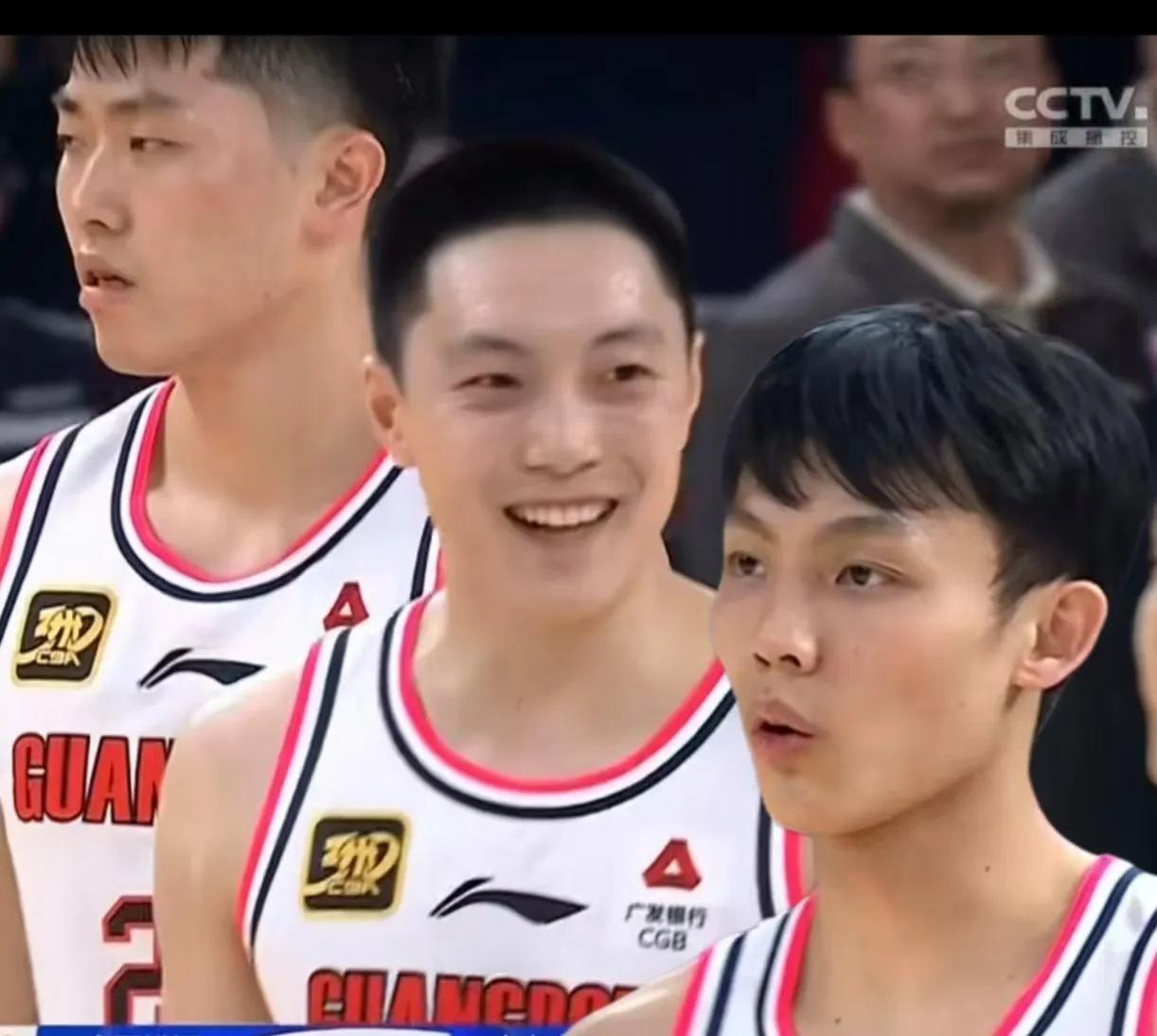 杨瀚森加入NBA能好好练练球技了，要不然他在CBA经常和武术队过招，弄不好会受伤