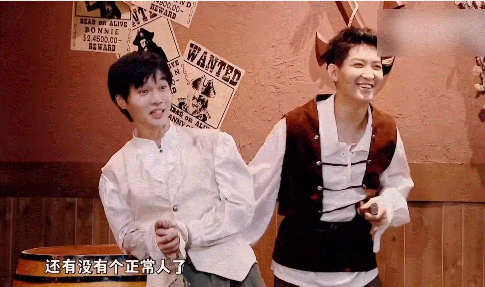 左凌峰喜人里的暴躁吉娃娃 看左凌峰表演，简直像看一只暴躁吉娃娃在舞台上肆意发威，