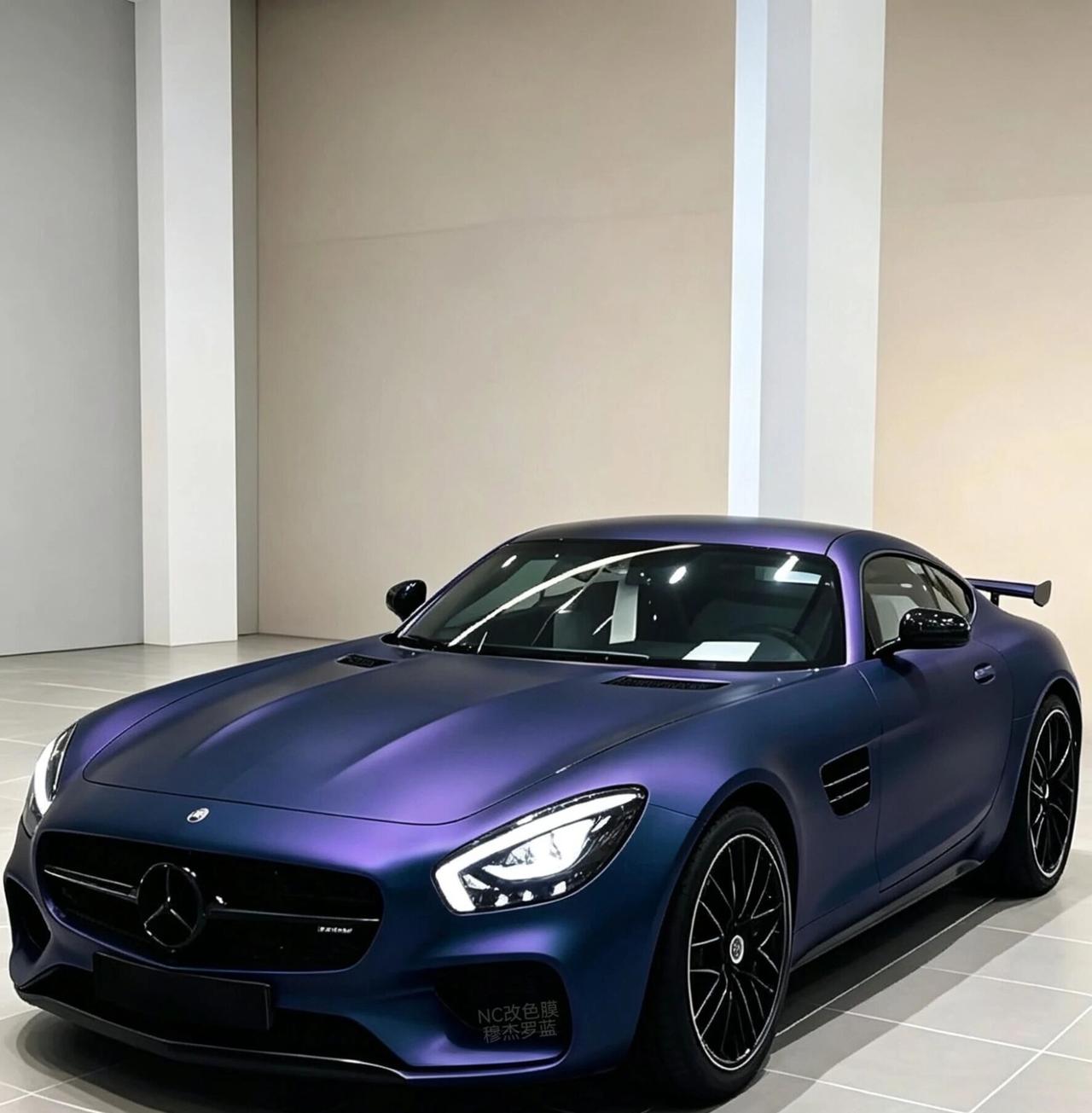 哑光质感AMG GT好高级完全不浮夸，还藏着细碎的紫调，光线一变就有不一样的美！