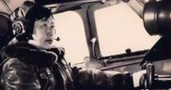 1982年，刘晓连驾驶着安－2 6运输机，从张家口机场起飞，爬到700米高空时，